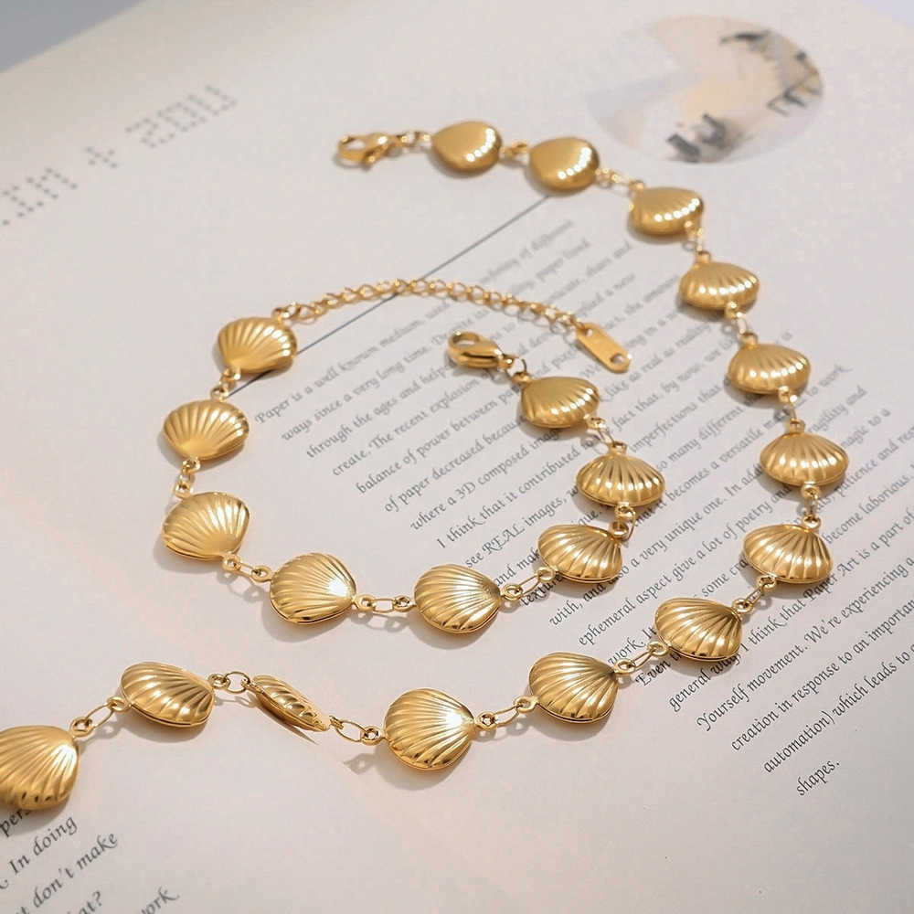 Elegant Gold Shell Necklace